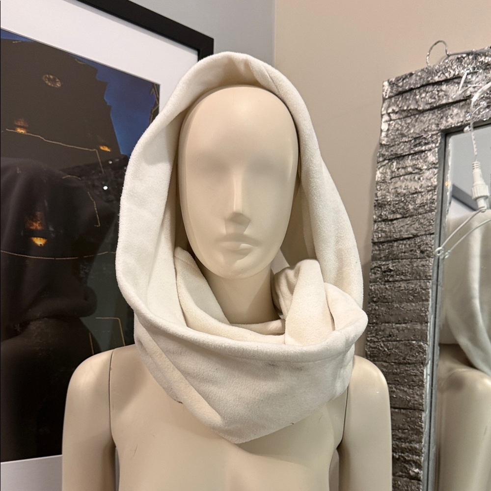 Whit Circle Scarf